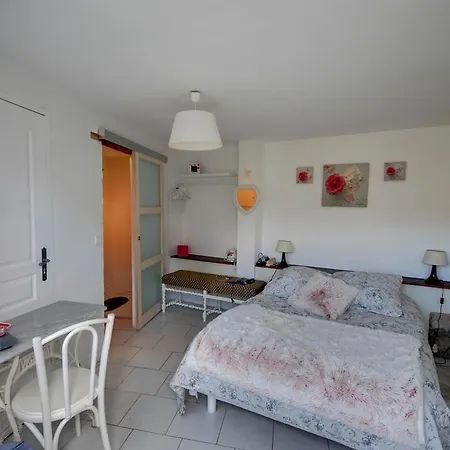 La Roseraie Bed & Breakfast