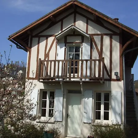 La Roseraie Bed & Breakfast *